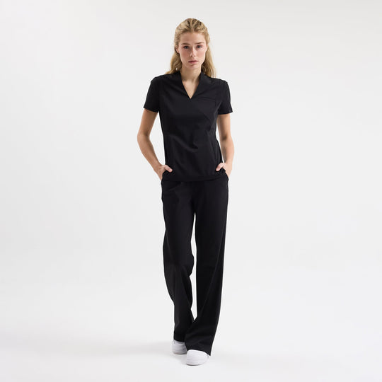 Siyah Chicago scrub pantolon; lastikli bel ve düz, geniş paça