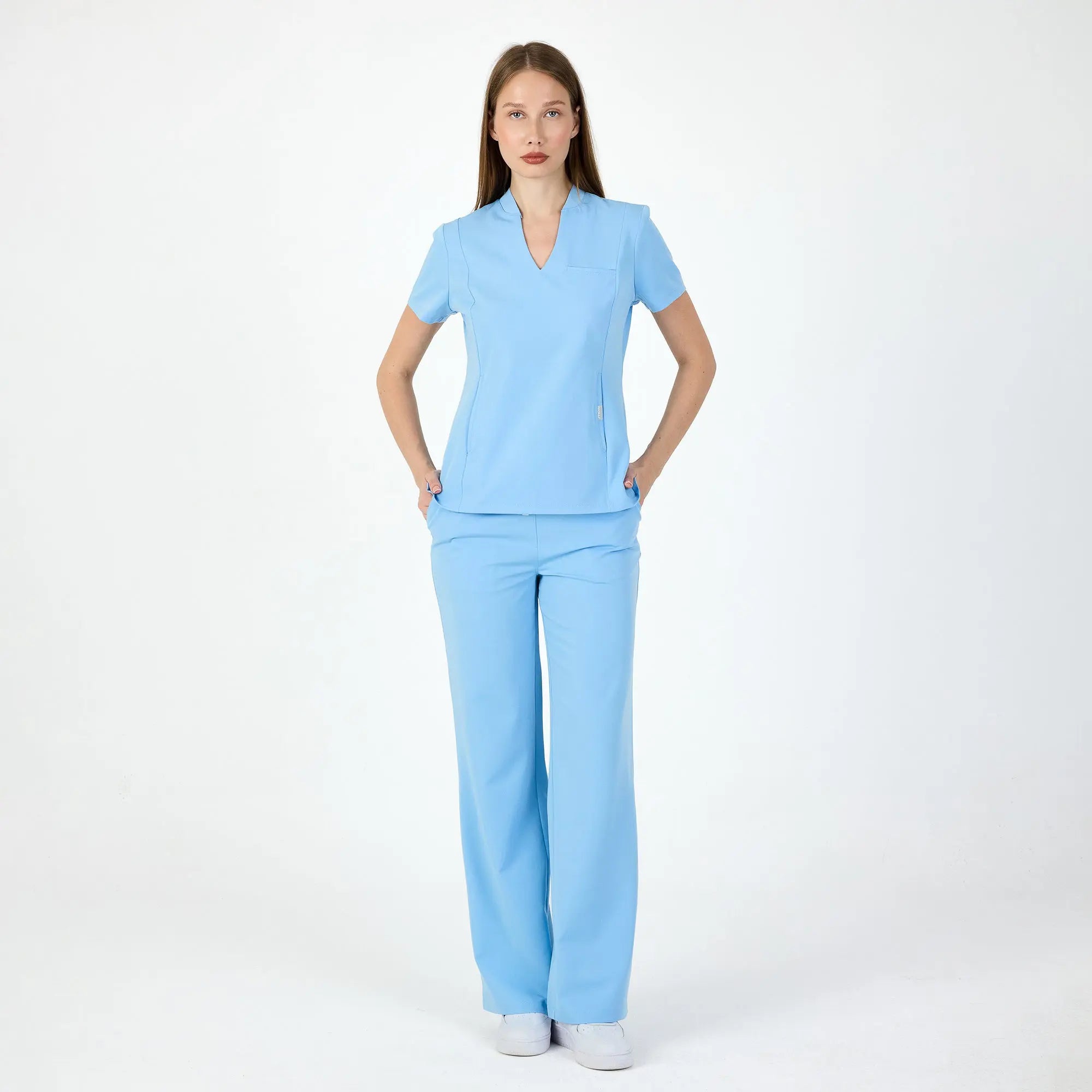 Bloom & Chicago Alaskan mavi scrubs takımı: V yaka kısa kollu üst, lastikli bel pantolon