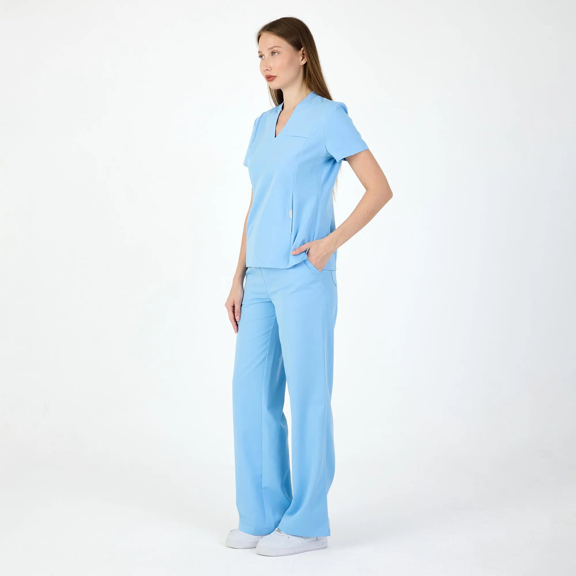 Chicago bel lastikli Alaskan Blue scrub pantolonu, yan profil ve düz bacaklar