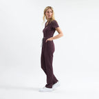 Sunray Slim Scrubs Chicory tulum, yan görünüm; kısa kollu ve bel bağcıklı.