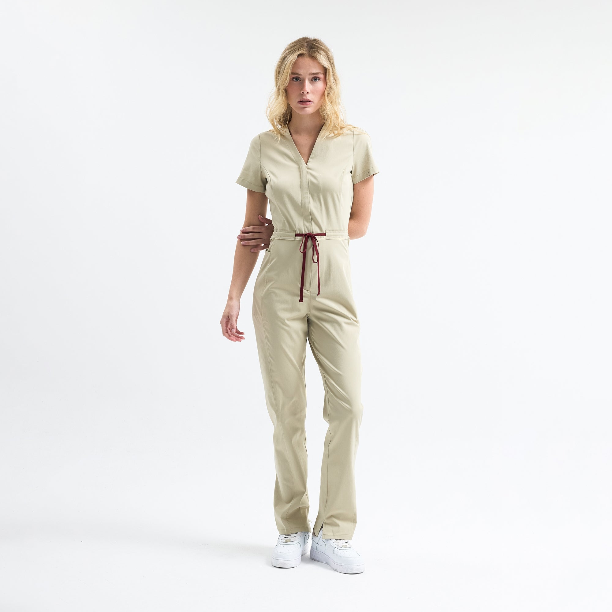 Sunray Slim Scrubs tulum, Marl; V yaka kısa kollu, bağcıklı bel.