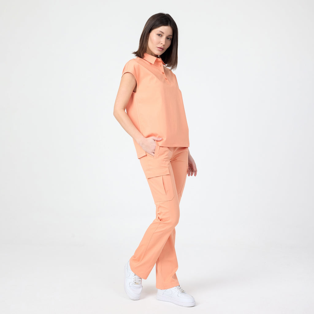 Tangerine kısa kollu polo tişört; önden düğme açıklığı ve yaka