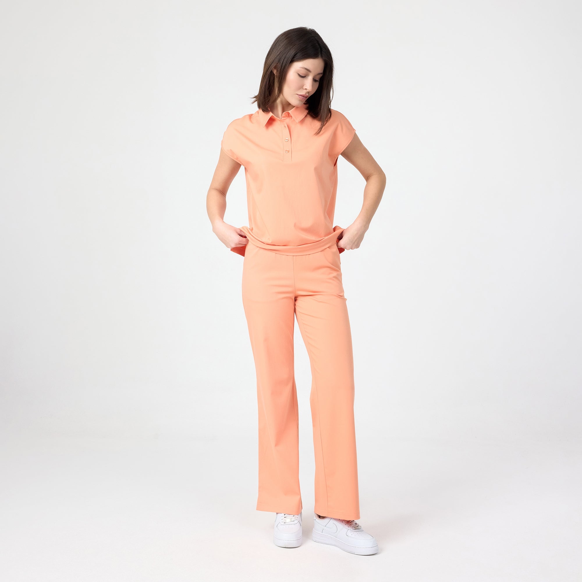 Tangerine scrub pants with elastic waistband, straight-leg fit
