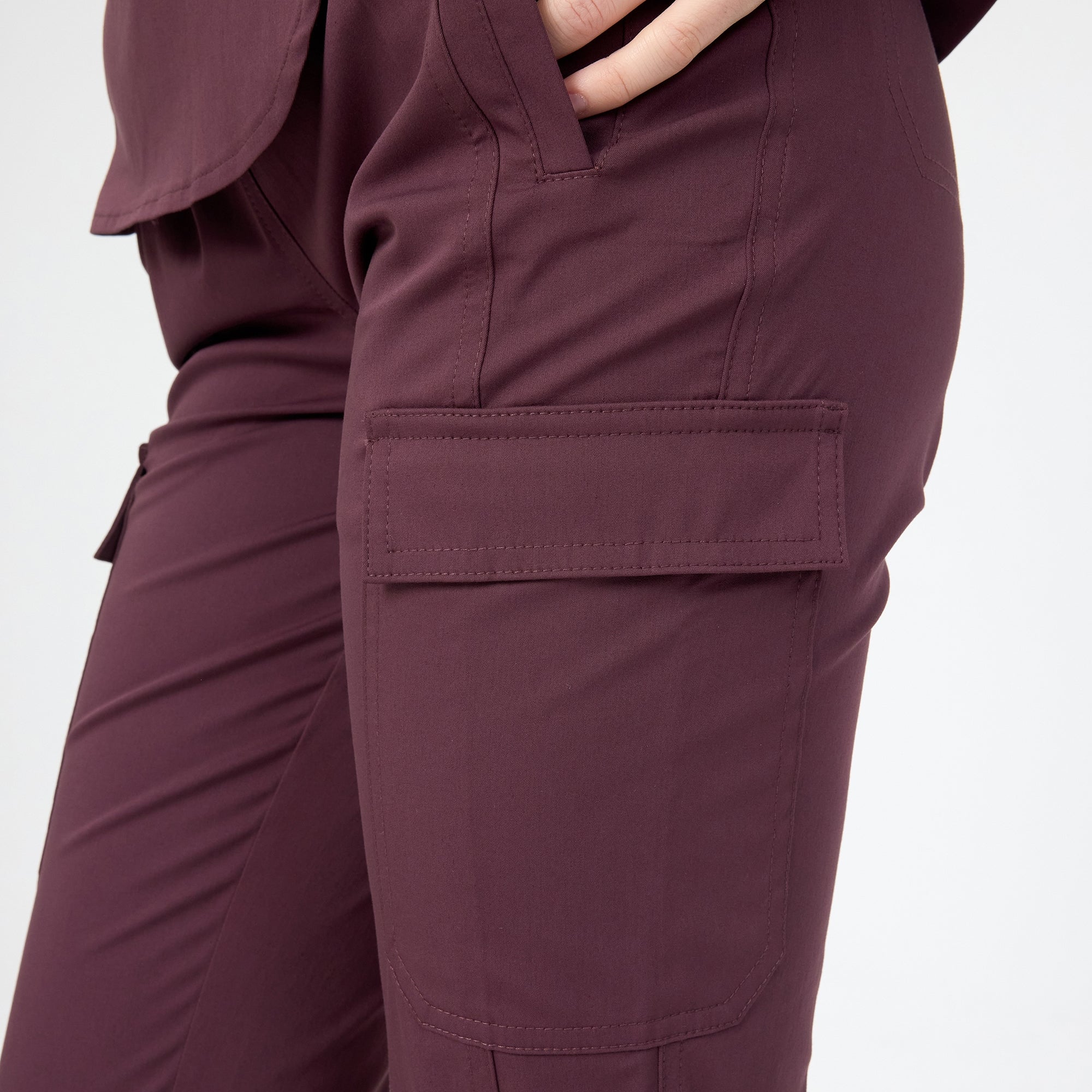 Chicory bordo pantolon yan cep ve kapak dikiş detayları