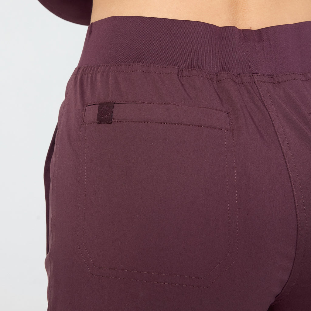 Chicory bordo pantolon arka cep dikişleri ve bel lastik detayı