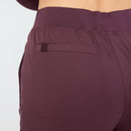 Chicory bordo pantolon arka cep dikişleri ve bel lastik detayı