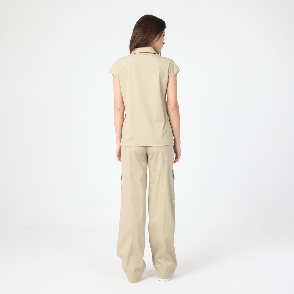 Scrub pantolon marl bej arka görünüm; düz kesim ve bol paça