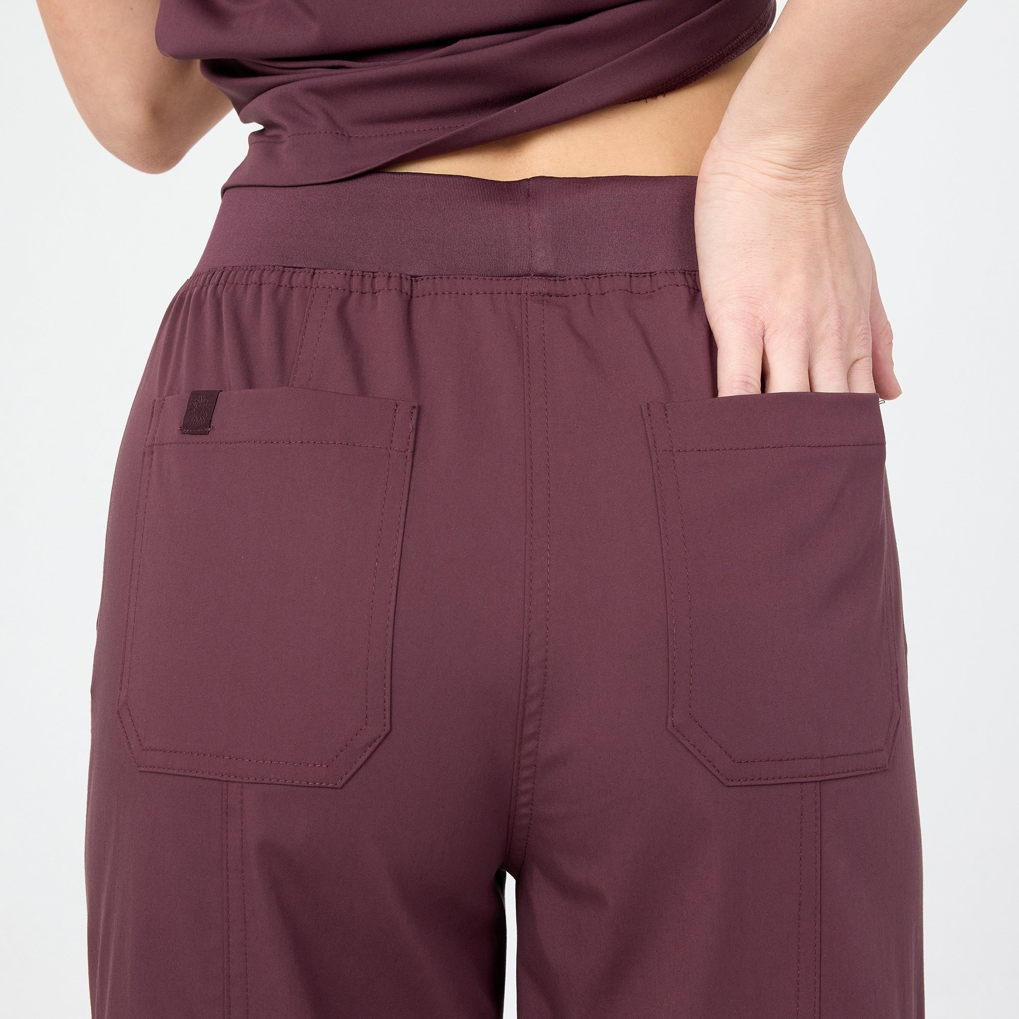 Chicory scrub pantolon; elastik bel, iki yanda cep ve orta dikiş