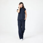 Lacivert scrub pantolon, yan ve arka cep görünümlü