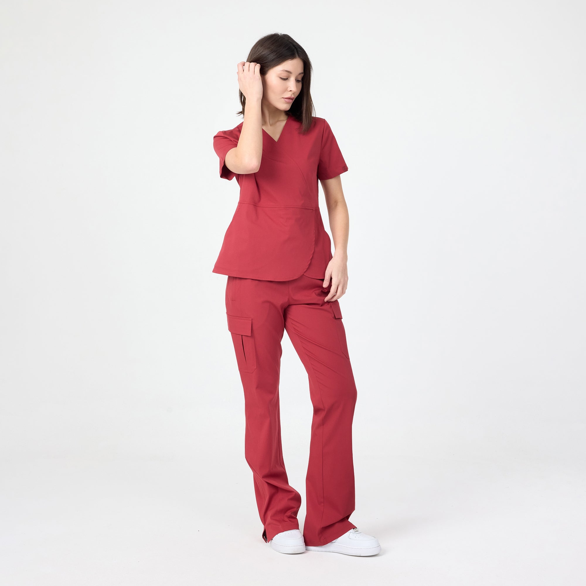 Sol Scrubs Chili pantolon; yan cepler ve düz paça
