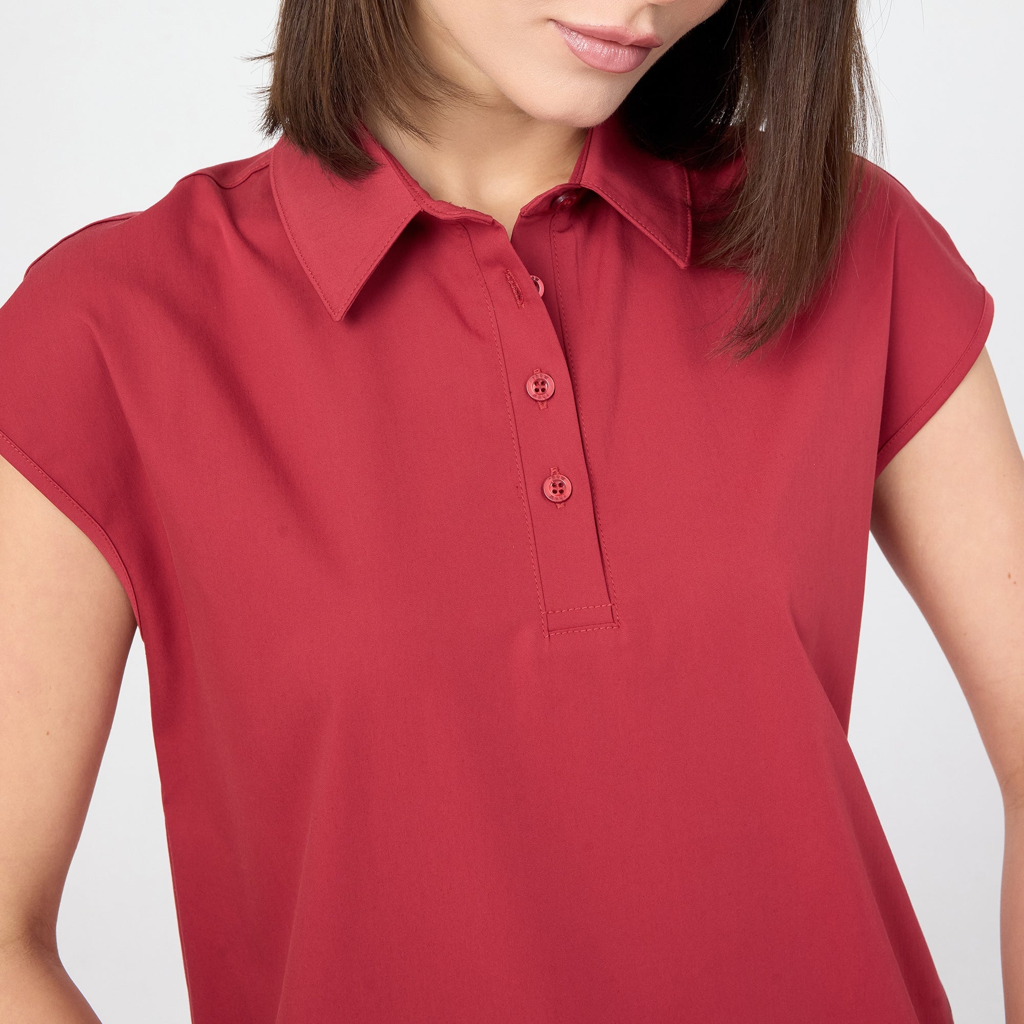 Chili red polo T-shirt close-up: collar and 3-button placket