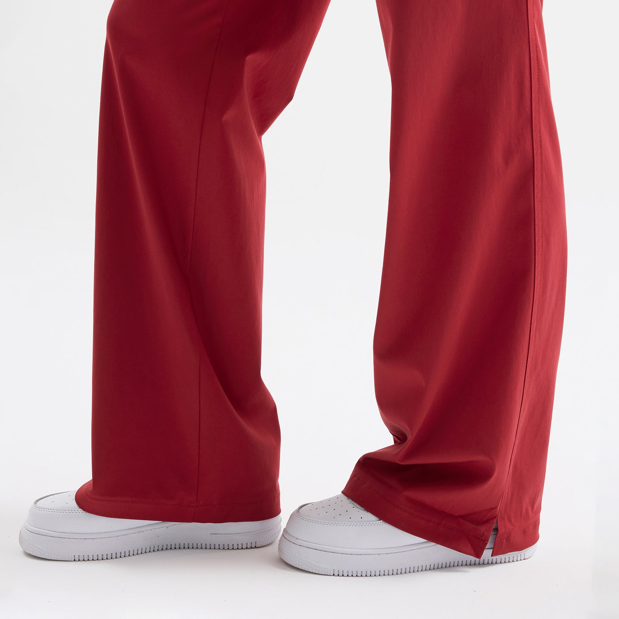 Chili scrub pantolon alt paça; geniş kesim, bilekte dökümlü görünüm
