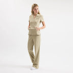 Chicago scrub pantolon, düz ön dikişler ve geniş paça görünümü