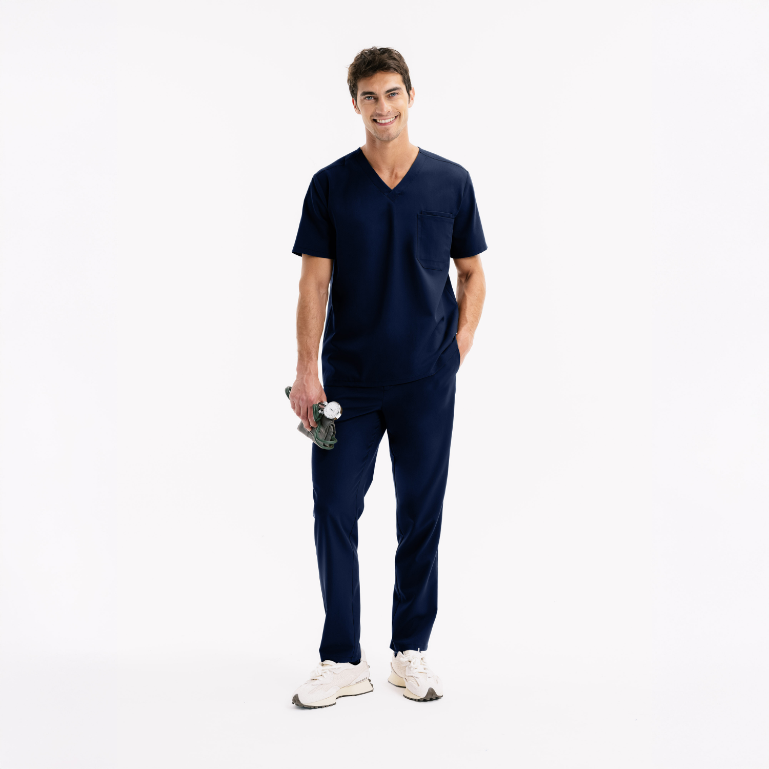 Lacivert slim scrub pantolon; düz kesim ve yan cepler