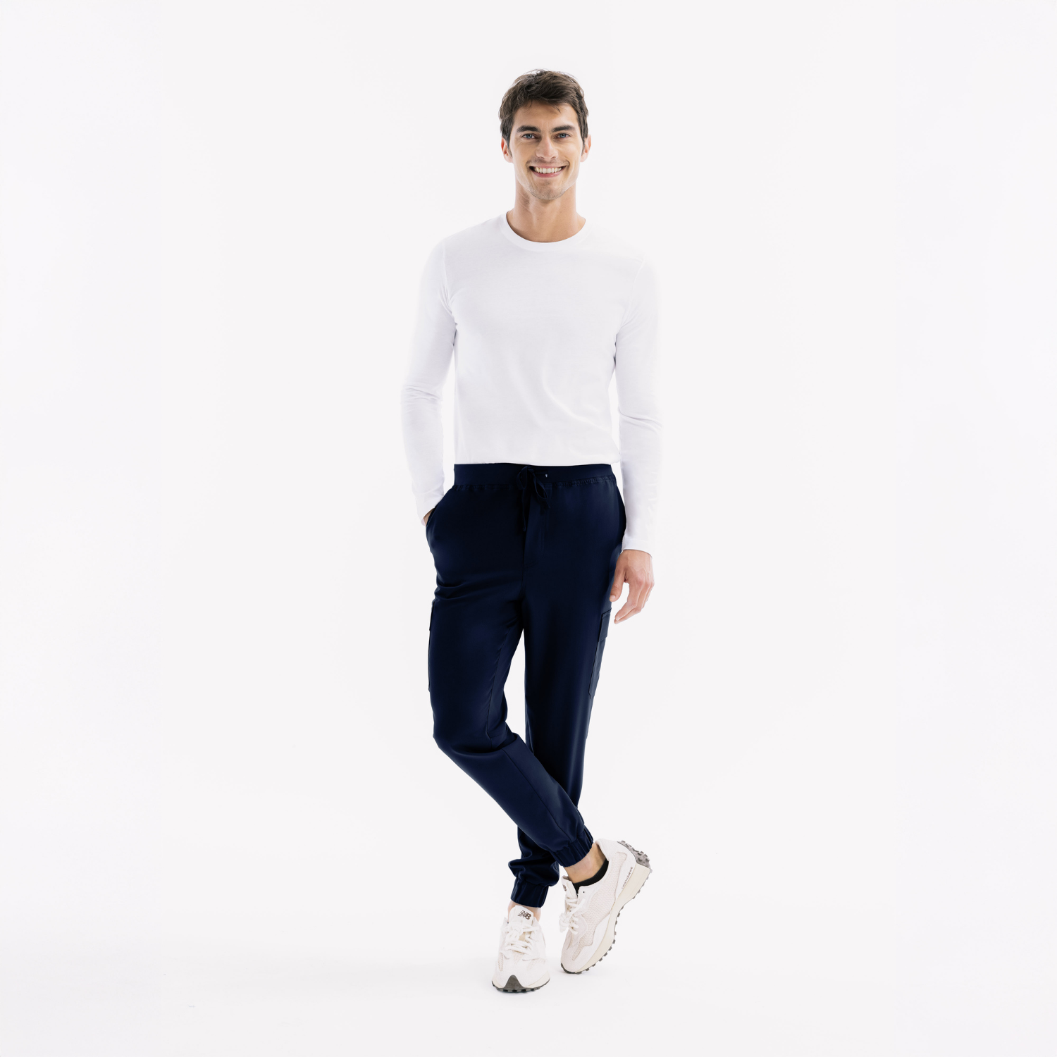 Lacivert jogger scrub pantolon, belde bağcık ve dar paça manşet