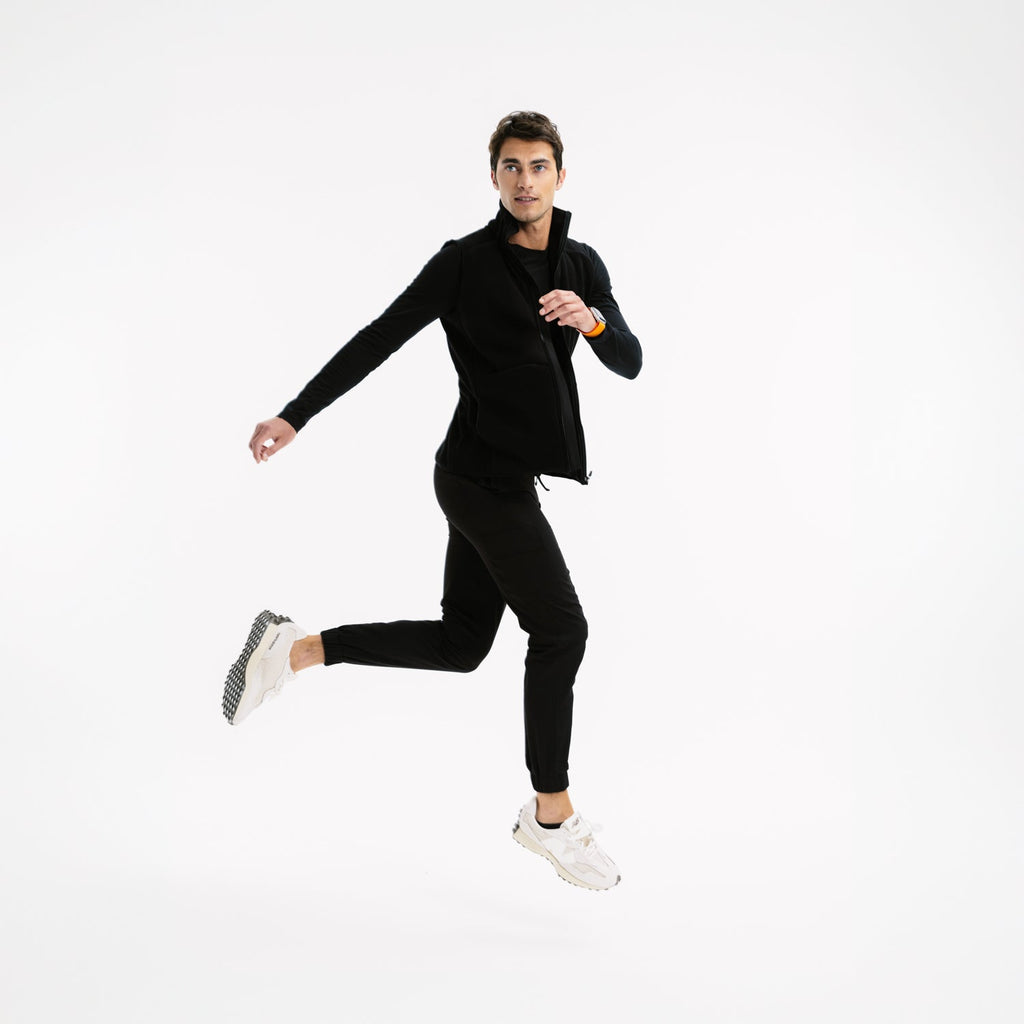 Siyah jogger scrub pantolon, esnek yapı ve bilek lastikleri