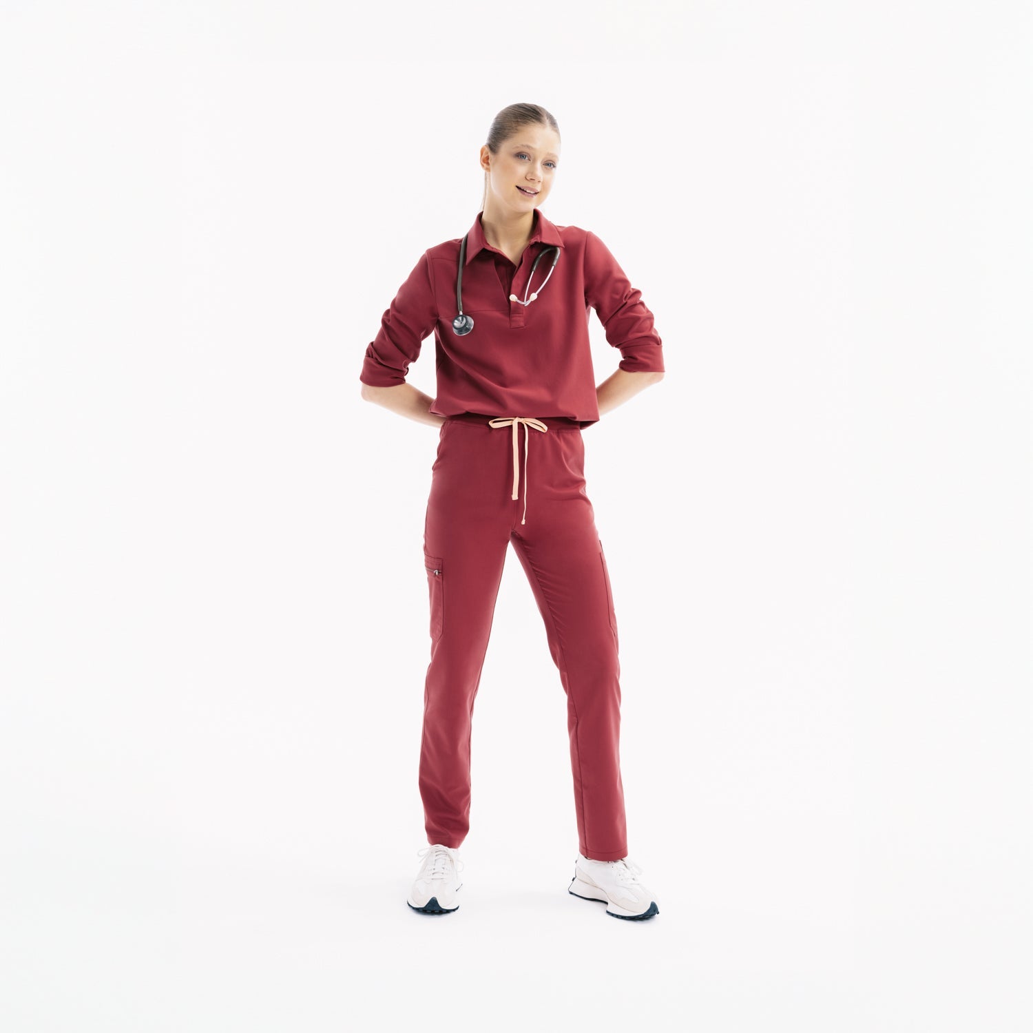 Chili slim scrub pantolon; bağcıklı bel ve yan cepler, düz paça