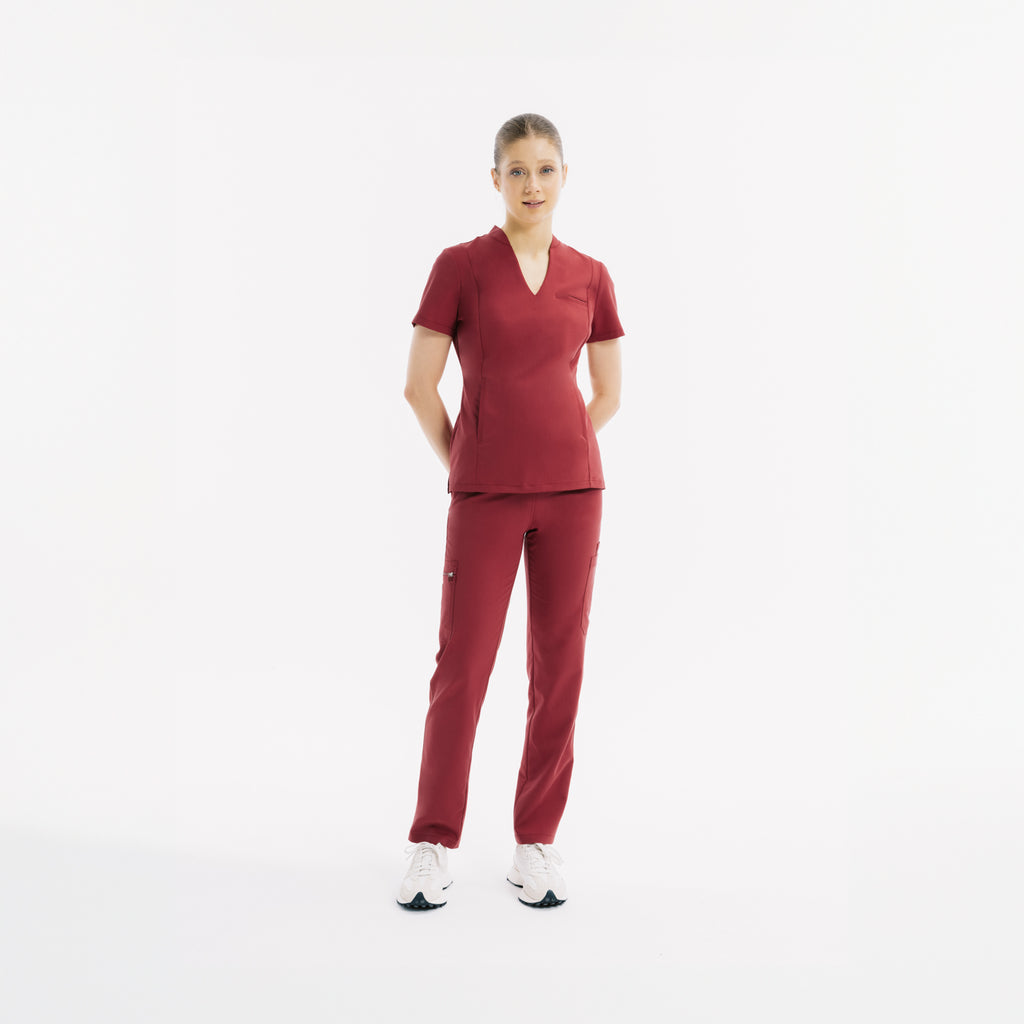 Chili slim scrub pantolon; ön dikiş detayı, yan cep ve bağcıklı bel