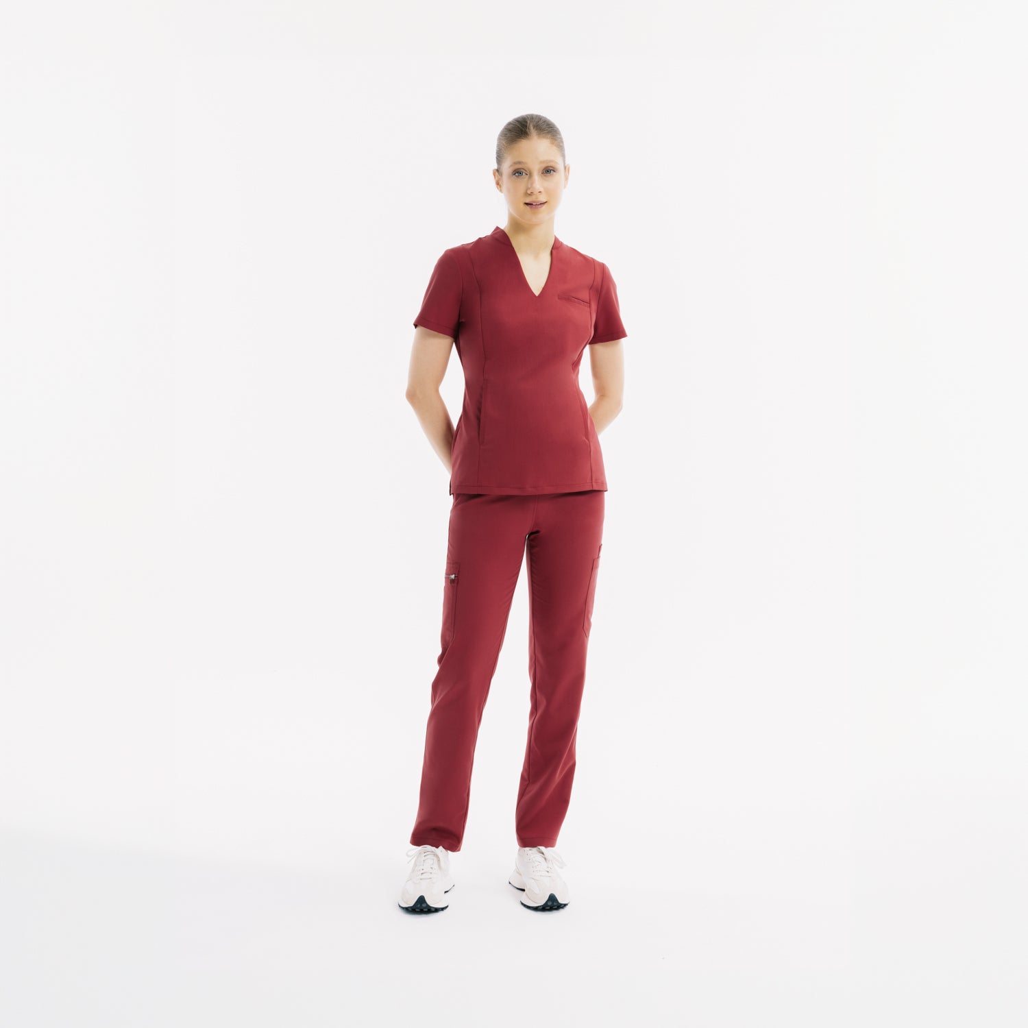 Chili slim scrub pantolon; ön dikiş detayı, yan cep ve bağcıklı bel
