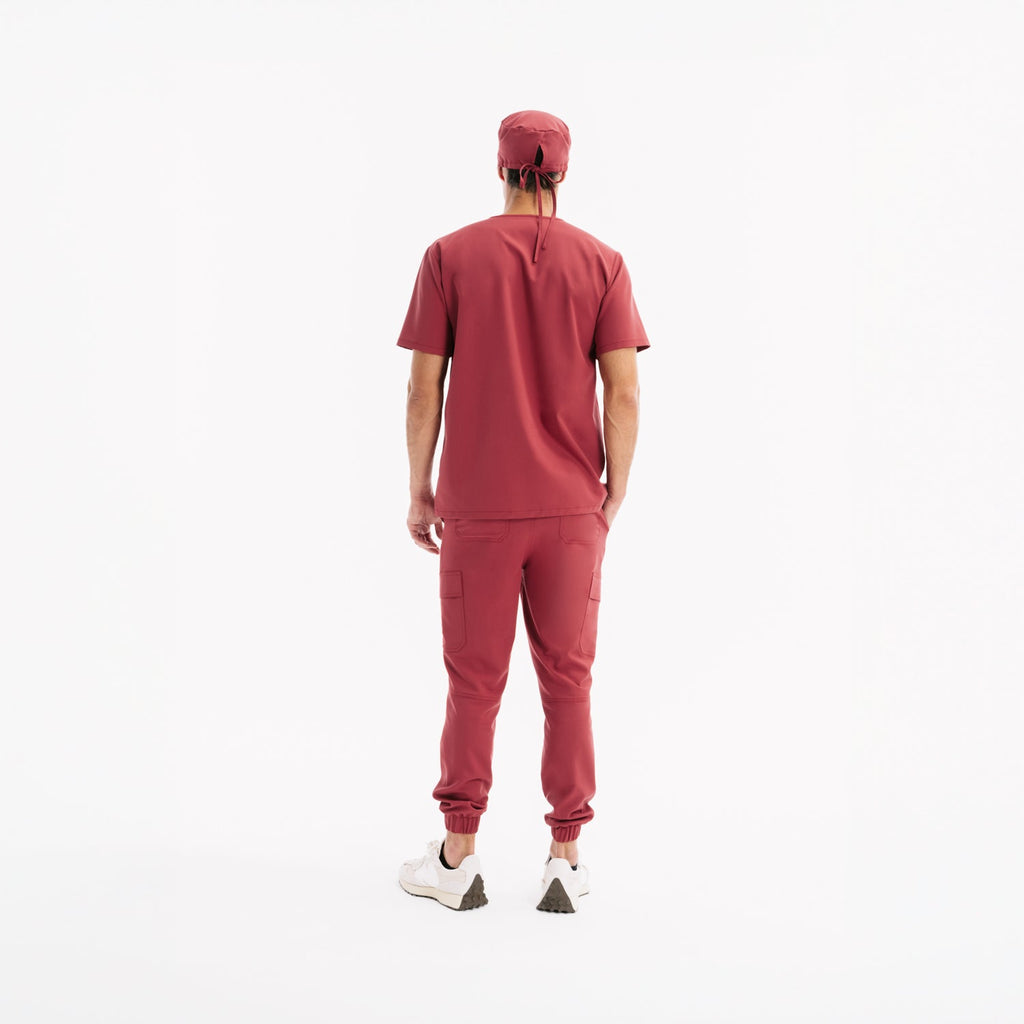 Sırt görünümü: Rhow Shop chili jogger scrub pantolon; arka cep ve büzgülü bilek