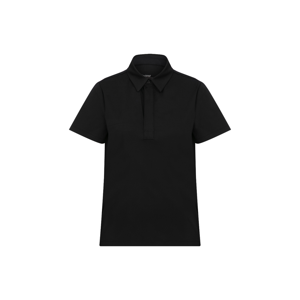 Siyah kısa kollu polo yaka scrub üst, ön plaket ve minimal dikiş detayları