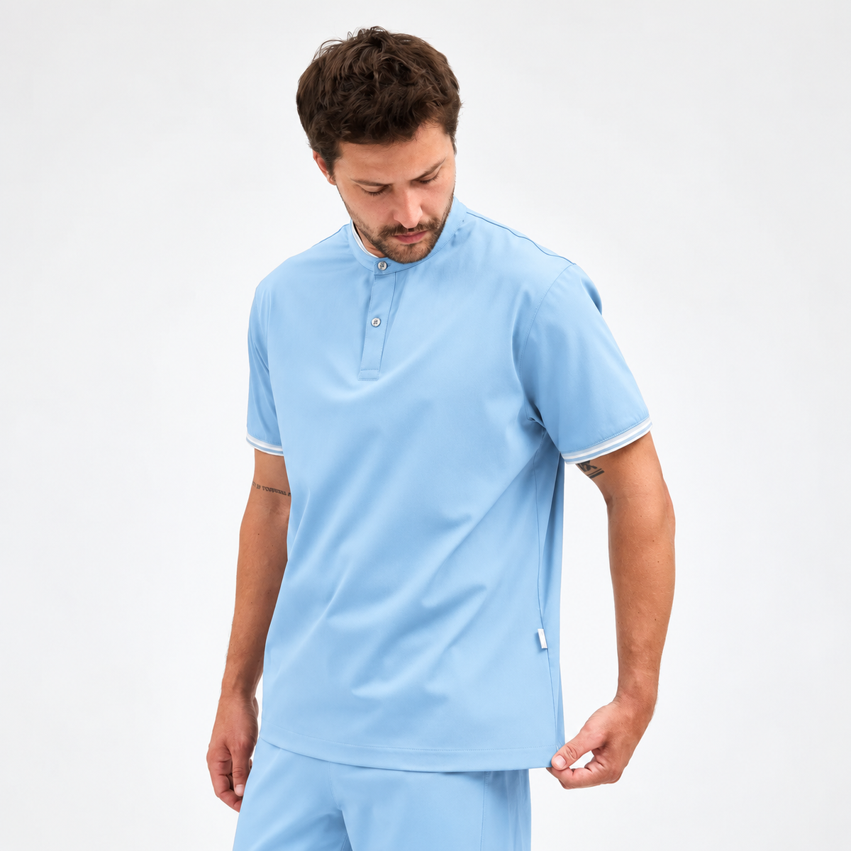 Boston Alaskan Blue Scrubs Üst, yaka ve kumaş görünümü
