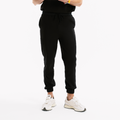 Siyah jogger scrub pantolon, lastikli paça ve bağcıklı bel